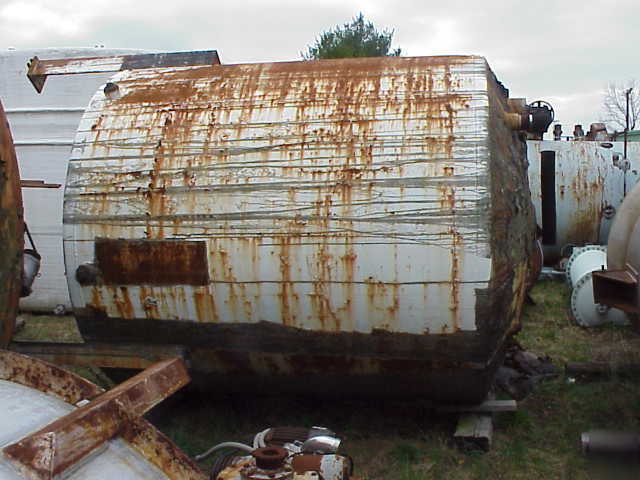 3100 gallon steel tank w 7.5HP agitator mixer