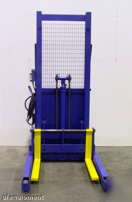 Blue giant power lift stacker P52-15