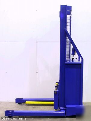 Blue giant power lift stacker P52-15