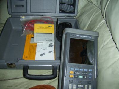 Fluke 105B 100 mhz scopemeter with fluke view software