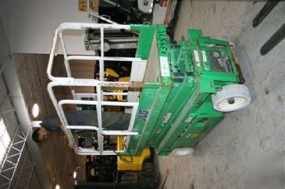 Scissorlift jlg model 2033E w/ battery and charger