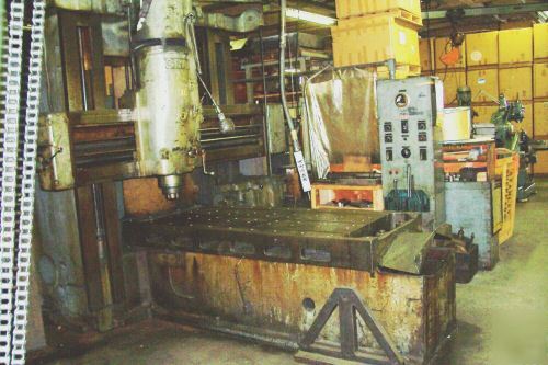 Gray planer type milling machine with side cutting head