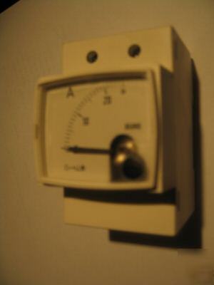 Dc direct reading ammeter. din rail mount. 30 amp. 