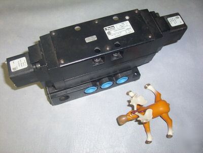 Parker pneumatic valve 4520AD30AAAA53 _______D101.1