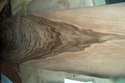 Walnut crotch veneer 43SQF [1552]