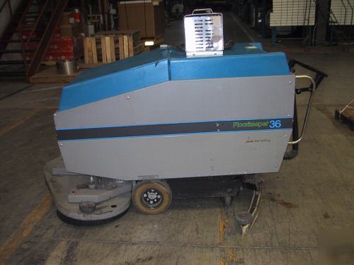 Walk behind scrubber/sweerer tornado w/ charger