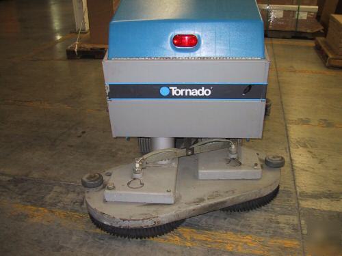 Walk behind scrubber/sweerer tornado w/ charger