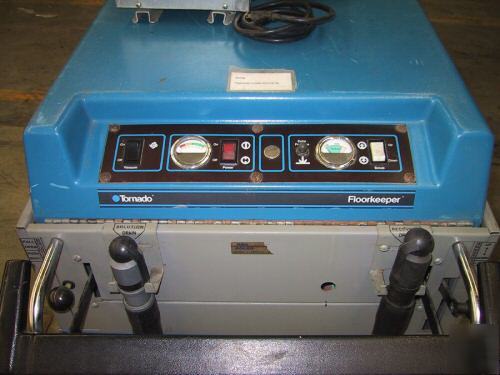 Walk behind scrubber/sweerer tornado w/ charger