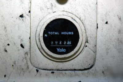 Yale stand up rider behind