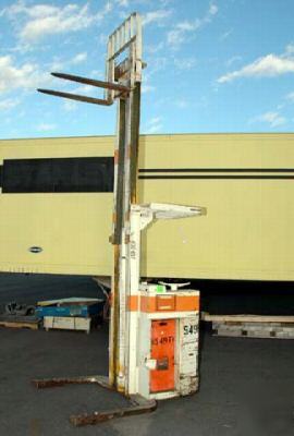 Yale stand up rider behind