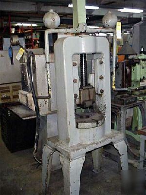 Atlas 15-ton aperture type hand operated screw press