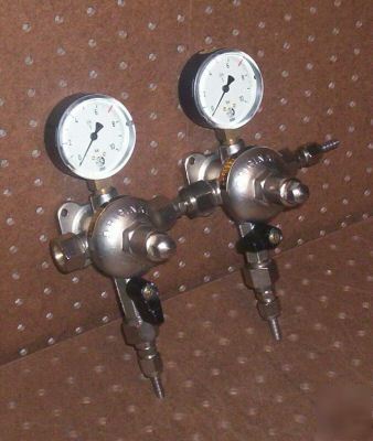 New lot of 2 welt regulators with gauge 10 bar