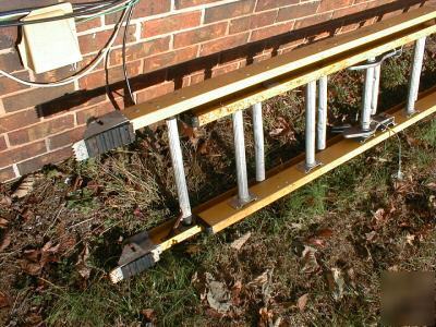 Werner fiberglass extension ladder, 32 foot heavy duty 