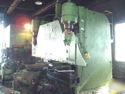 Chicago 600 ton press brake mfg in 1959 model 600-hv-10