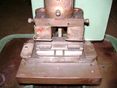 Benchmaster machine 2 ton power punch press 