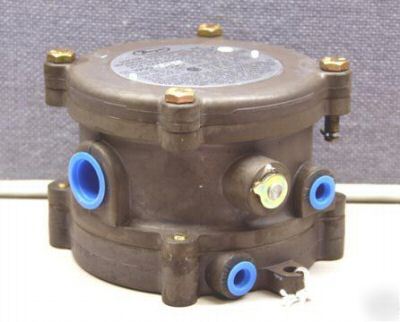 New dwyer 1950-0-2F explosion proof pressure switch 