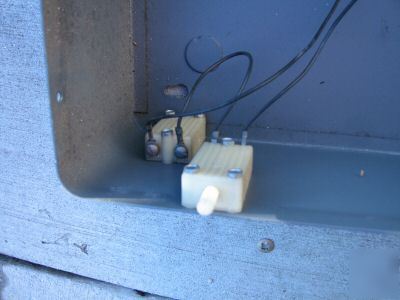 Burgler alarm bell in enclosure, test button 105E