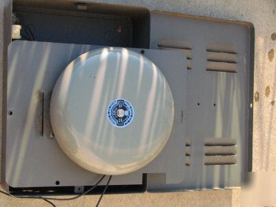 Burgler alarm bell in enclosure, test button 105E