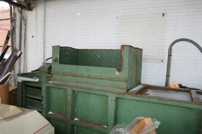 Hydraulic horizantal compactor baler recycling (maren?)