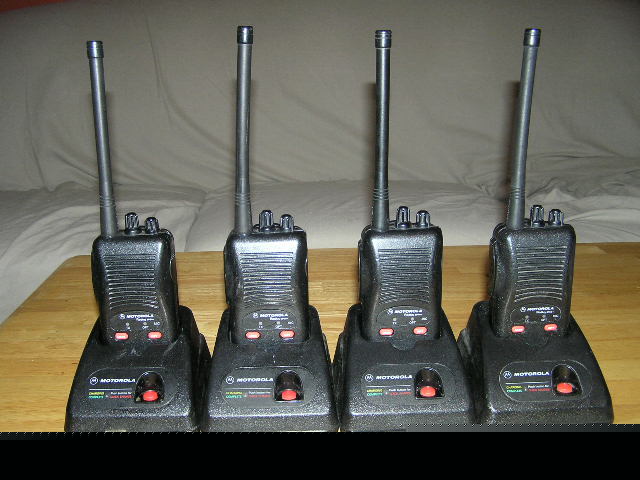 * 4 motorola SP50 + vhf 10 ch radius & chargers sp 50 *