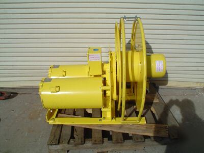 Aero-motive electric cable reel series 2479 w/32