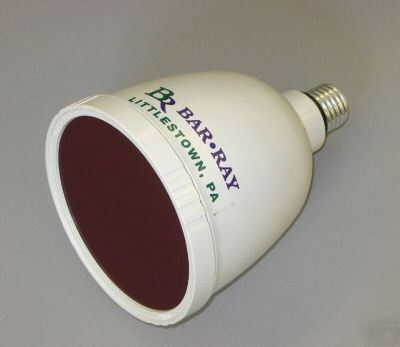 Screw-in incandescent dark room safe light wth filter