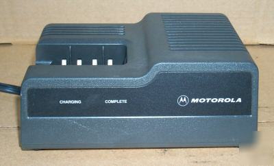 Motorola NTN4864A radio charger base