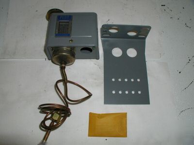 New johnson controls low pressure control P70AB-2 hvac