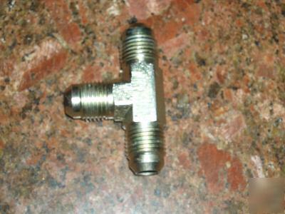 Hydraulic adapter tee- #6 male jic all ends