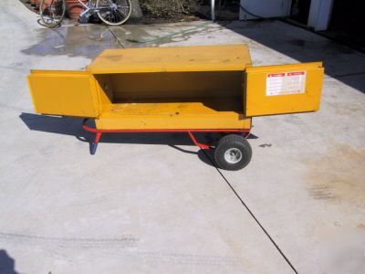 Justrite 12 gallon flammable storage cabinet locker