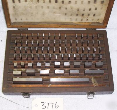 (79) pc hss gage block set in wood case