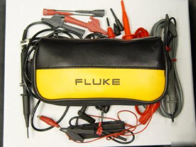 Fluke 124 industrial scopemeter 40MHZ - with extras