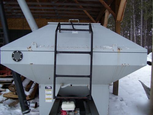 Friesen bulk seed tender