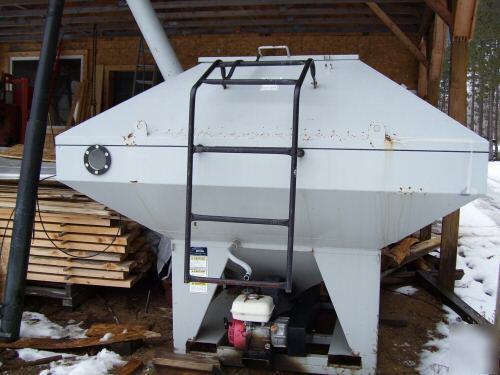 Friesen bulk seed tender