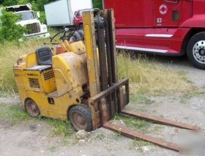 Tow motor forklift 462SG4024 - make offer