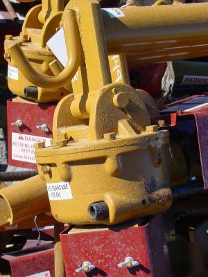 New * heavy L7200 post hole digger & 3 augers tractor 