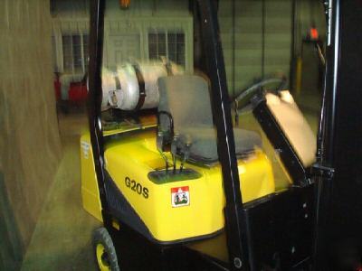 2004 daewoo 4,000 lb fork lift pneumatic tires 4000#