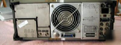 Hp - agilent 8663A synthesized signal generator w/man 