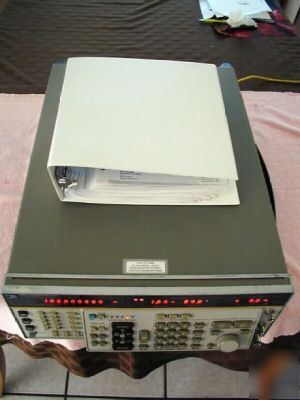 Hp - agilent 8663A synthesized signal generator w/man 