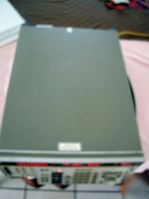 Hp - agilent 8663A synthesized signal generator w/man 
