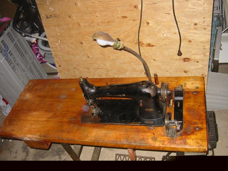 Singer 96-40 straight stich sewing machine~1/3 hp~table