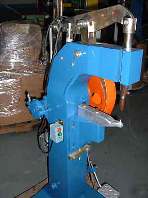 Stimpson style rivet riveter eyelet pedestal machine 
